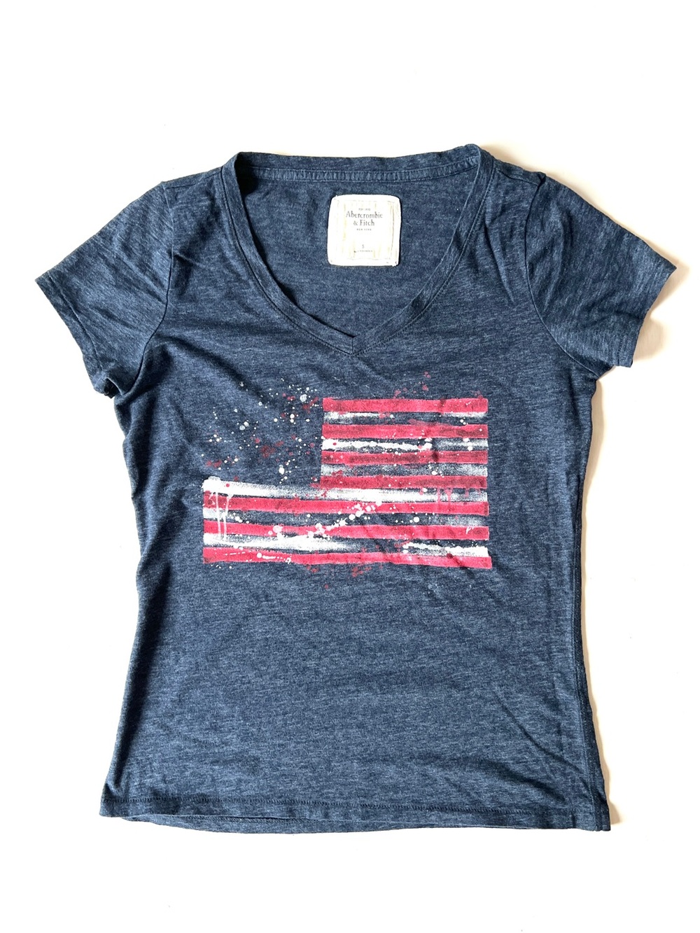 Abercrombie & Fitch Tee Distressed American Flag V-Neck heathered charcoal Small